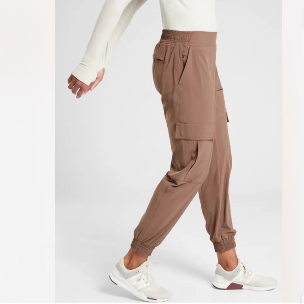 ATHLETA Chelsea Utility Jogger Soft Brown Lifestyle Travel Pant Light Size 10